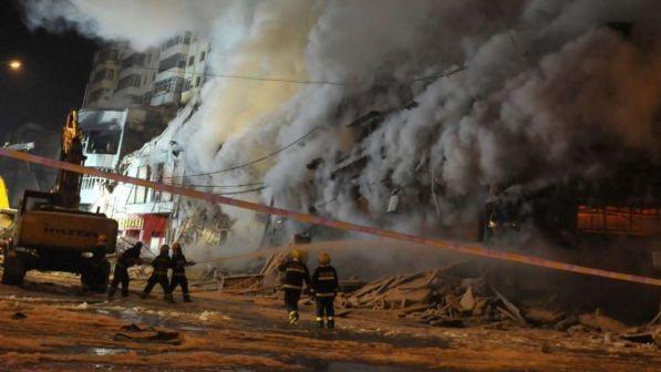 Incendia il bar karaoke dopo una lite: 18 morti in Cina, arrestato l’autore