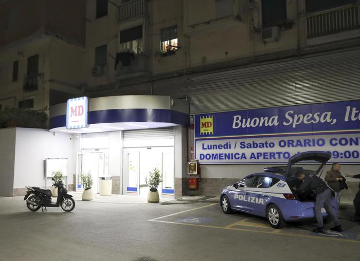Napoli, migliorano le condizioni del giovane rapinatore ferito dal poliziotto