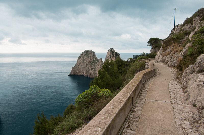 Capri, sequestrato un ponte di tubolari abusivo vicino ai Faraglioni