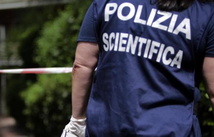 Napoli, rapina una farmacia a Barra, tradito dalle impronte: fermato 58enne