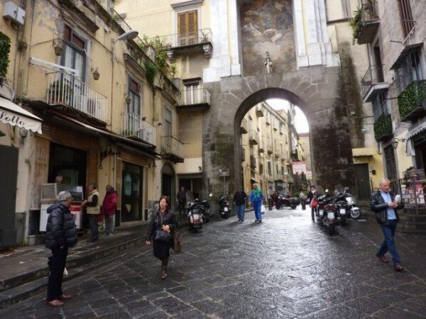 Napoli, stesa a Porta San Gennaro: trovati sei bossoli