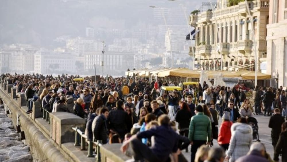 1 maggio, aumento turisti per il ponte nelle aree costiere in Campania