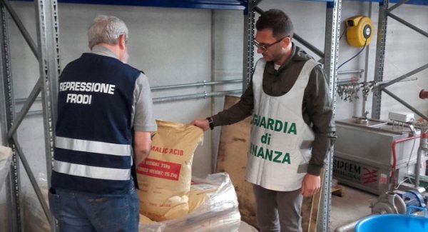 Zucchero dalla Serbia per adulterare il vino in Italia: sono 36 gli indagati