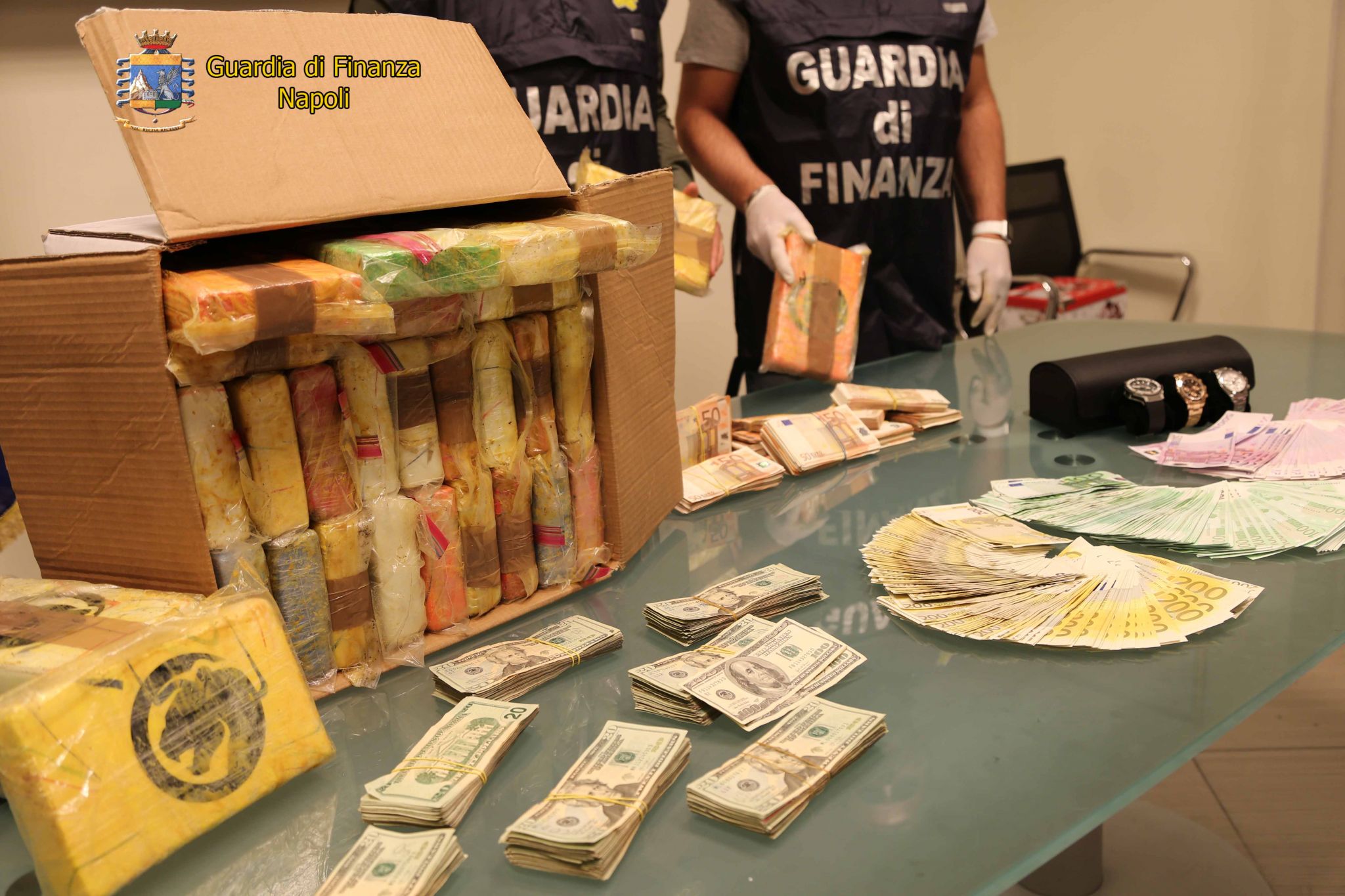 Napoli, arrestato corriere della droga: aveva 33 chili di cocaina in auto. Valore 7 milioni di euro