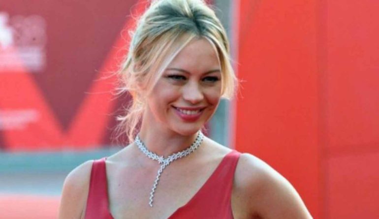 Ethnoi: sabato in piazza a Pesco Sannita l’attrice Anna Falchi e il concerto folk dei Sancto Ianne