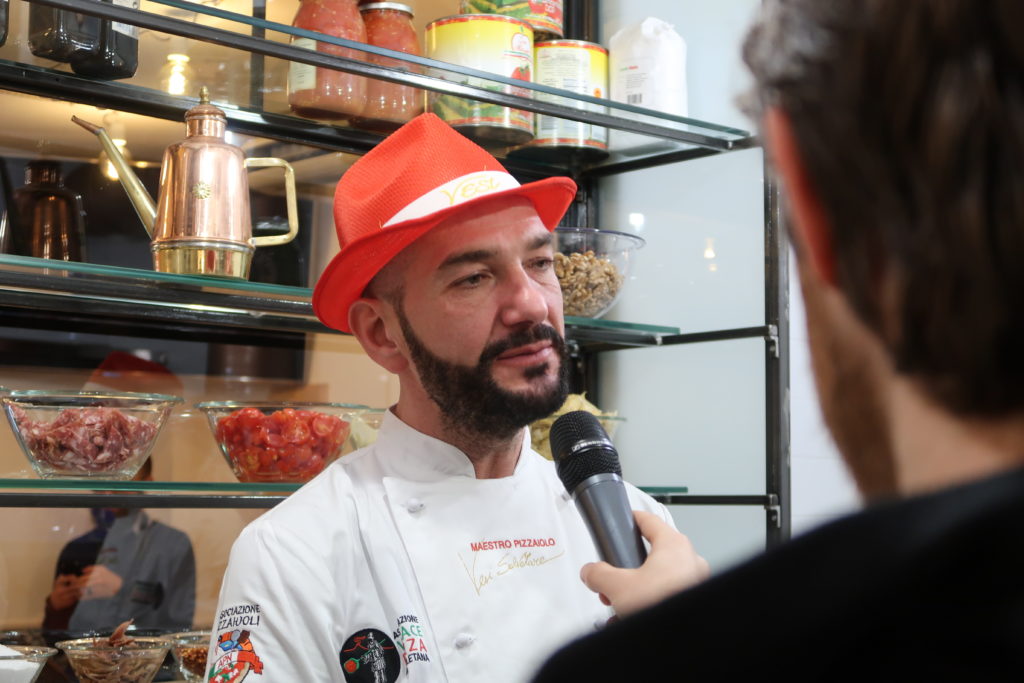 Pizza Village 2018: la creazione “special” dello chef Salvatore Vesi è dedicata ai 120 anni della canzone “ ‘O sole mio”