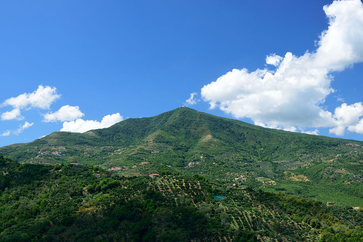 Aereo ultraleggero scomparso nel Cilento: ricerche in corso sul Monte Stella