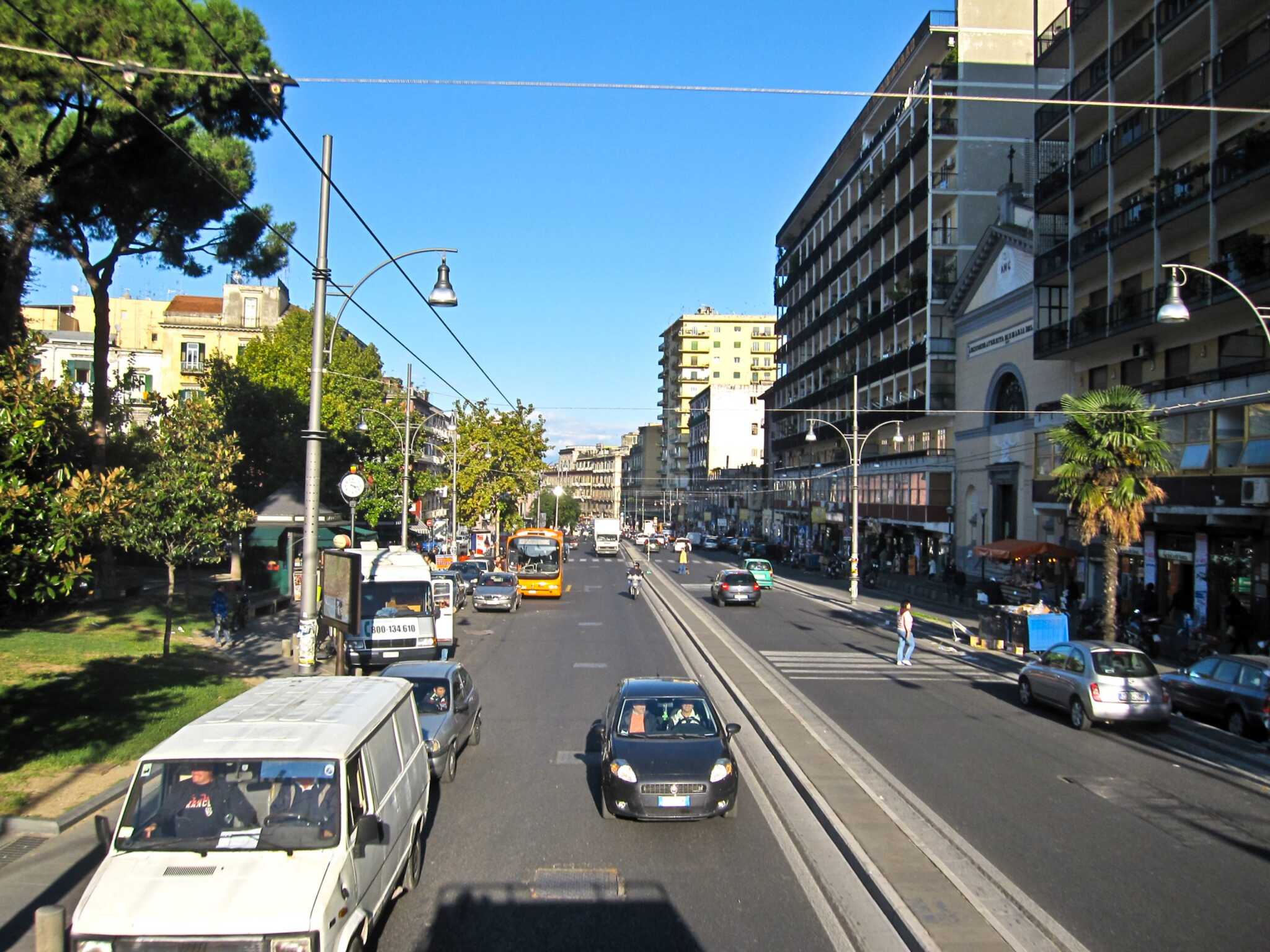 Napoli, sullo scooter per spacciare in via Foria: arrestato 44enne
