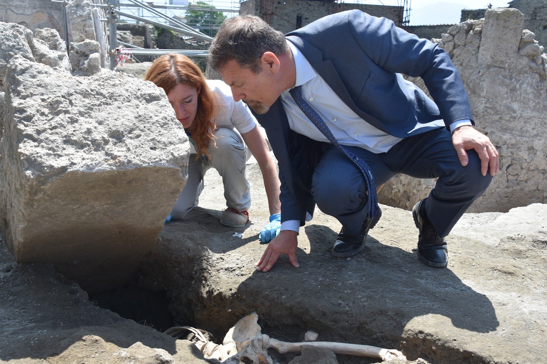 In fuga dall’eruzione, emerge a Pompei la prima vittima nel cantiere dei nuovi scavi. LE FOTO