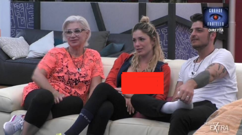 “Fuori seno” in onda della stabiese al GF, pioggia di critiche sul web (IL VIDEO)