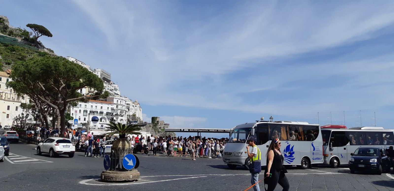 Amalfi, troppi accessi ai bus turistici, la comandante dei vigili: ‘Situazione intollerabile’