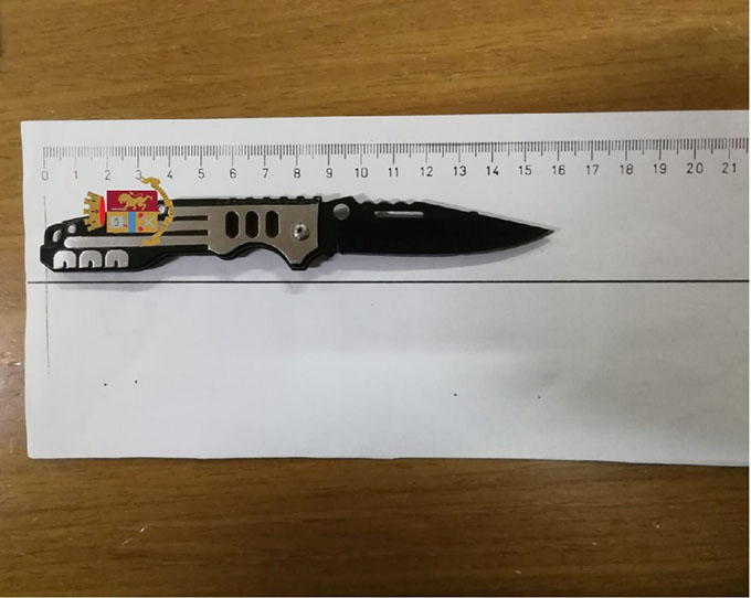 Napoli, due minorenni sorpresi con un coltello a Materdei