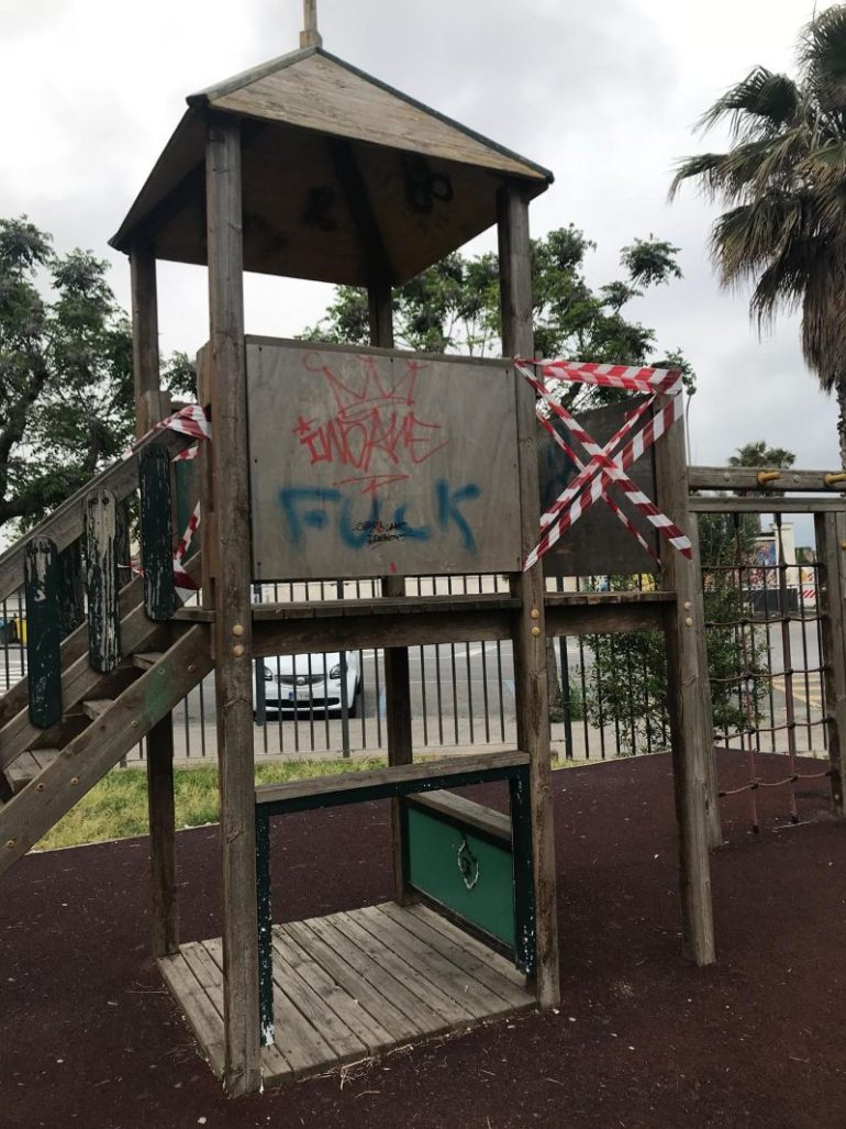 Torre Annunziata, rubato lo scivolo dalla villa comunale: commissione al lavoro per il ripristino
