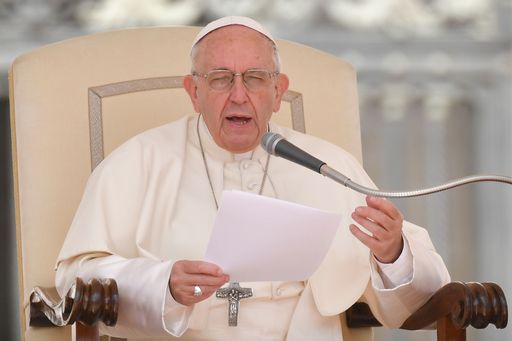 Il Papa denuncia: logiche di corporazione e potere nella Chiesa