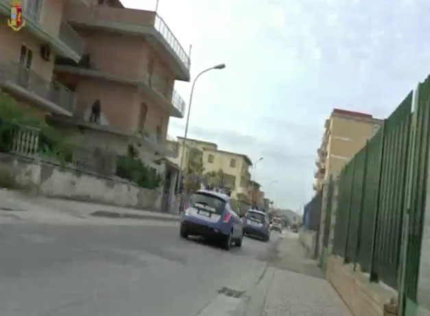 Napoli, sottoposte e riti voodoo e poi vendute in Italia per 30mila euro e costrette a prostituirsi: 4 arresti