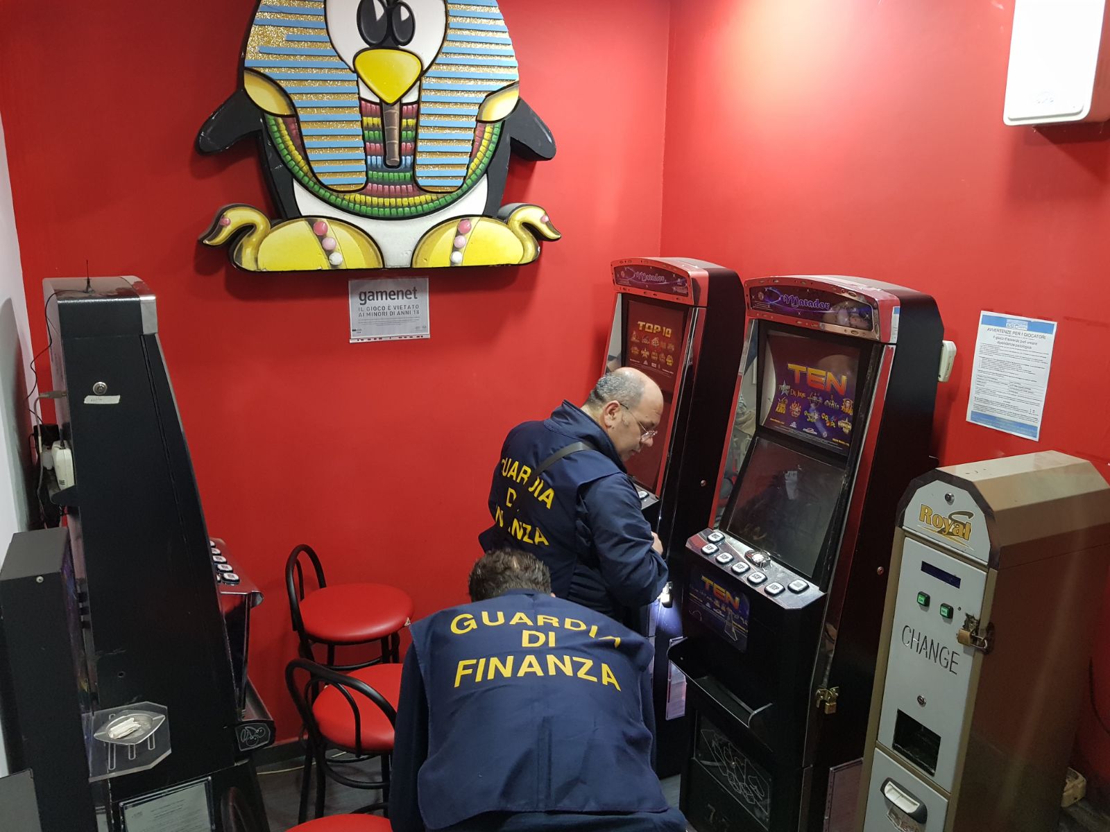 Slot machine illegali in un bar di Battipaglia: sanzoni per 100mila euro al titolare
