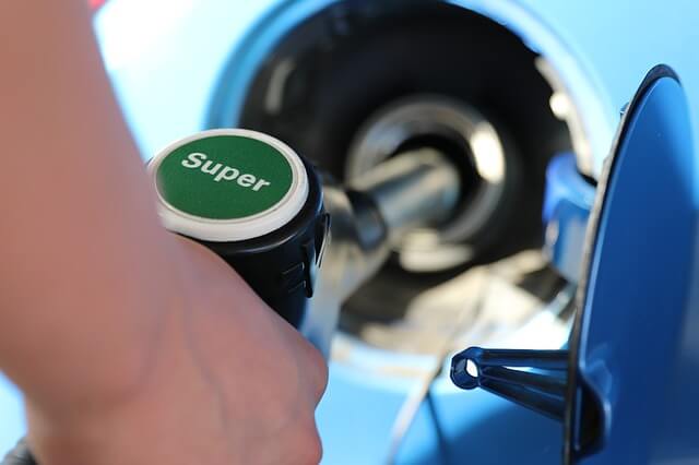 Carburanti. Prezzi in aumento, benzina servito a 1,717 Euro/litro