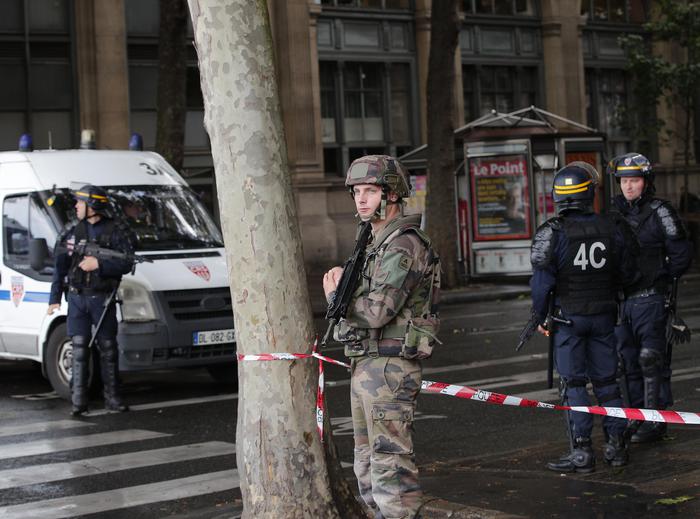 Parigi, arrestati i genitori del terrorista ceceno