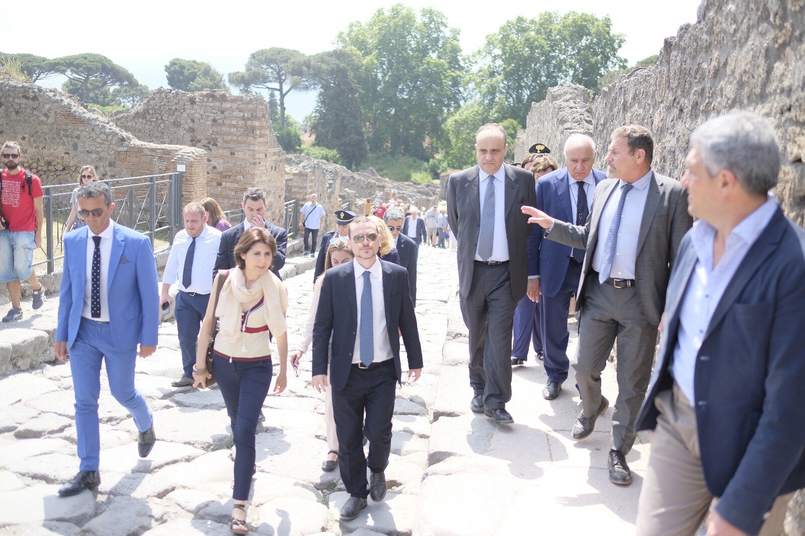 Pompei, i parlamentari del M5S, Gallo, La Mura e Nugnes col ministro Bonisoli nel parco archeologico