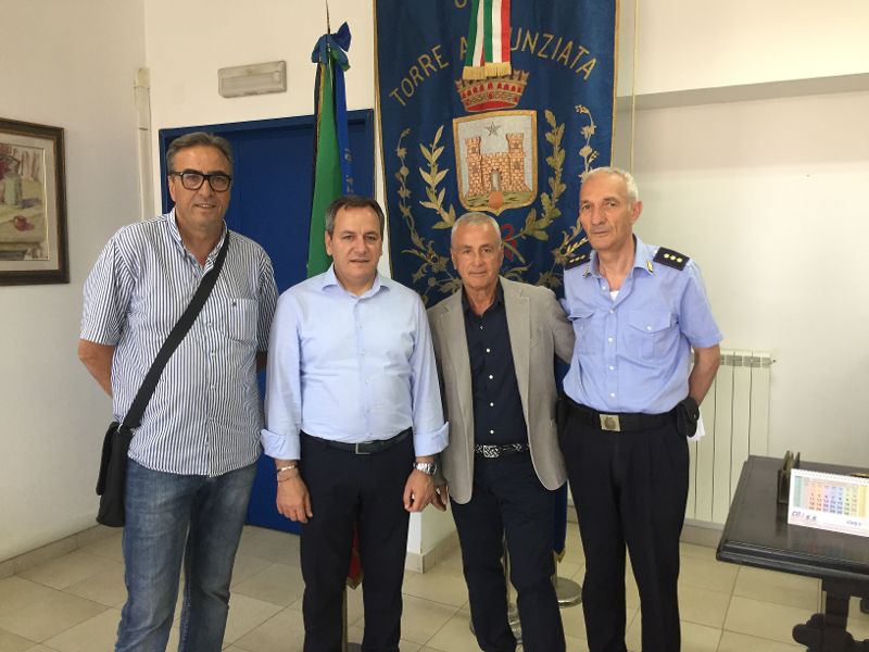 Il sindaco Ascione conferisce l’encomio della Procura della Repubblica a tre agenti di Polizia Municipale