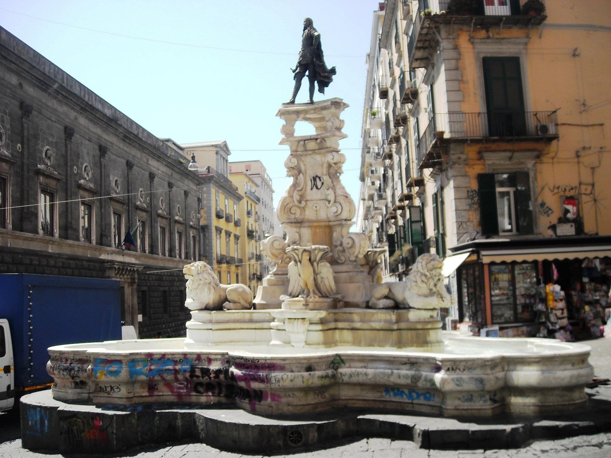 Fontana di Monteoliveto, Borrelli: “Sporcata dopo pulizia straordinaria”