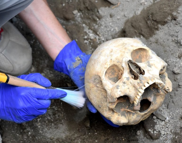Pompei. Rinvenuta la testa del fuggiasco nei nuovi scavi