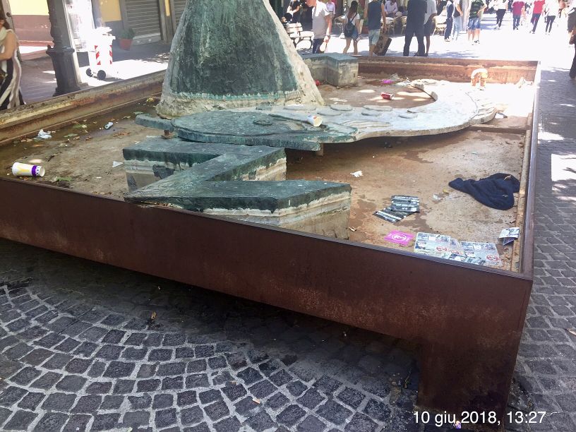 Vomero: oltre 500 firme per lo spostamento della fontana Itaca