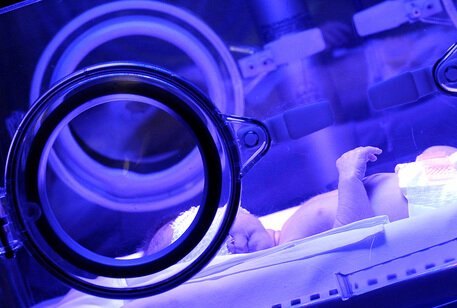 Neonato muore dopo parto, accertamenti su cause