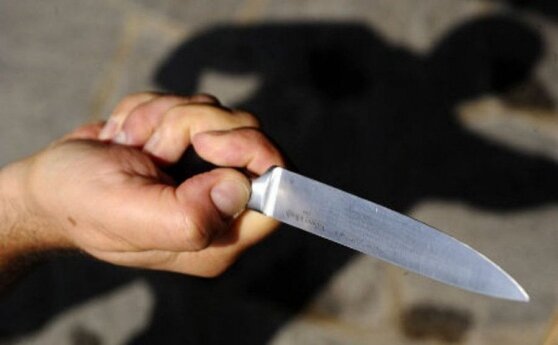 Minaccia una donna con il coltello e le porta via la borsa: arrestata 25enne di Ponticelli