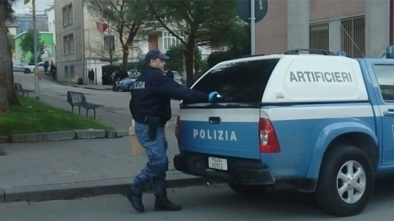 Allarme bomba davanti sede Consiglio comunale a Napoli
