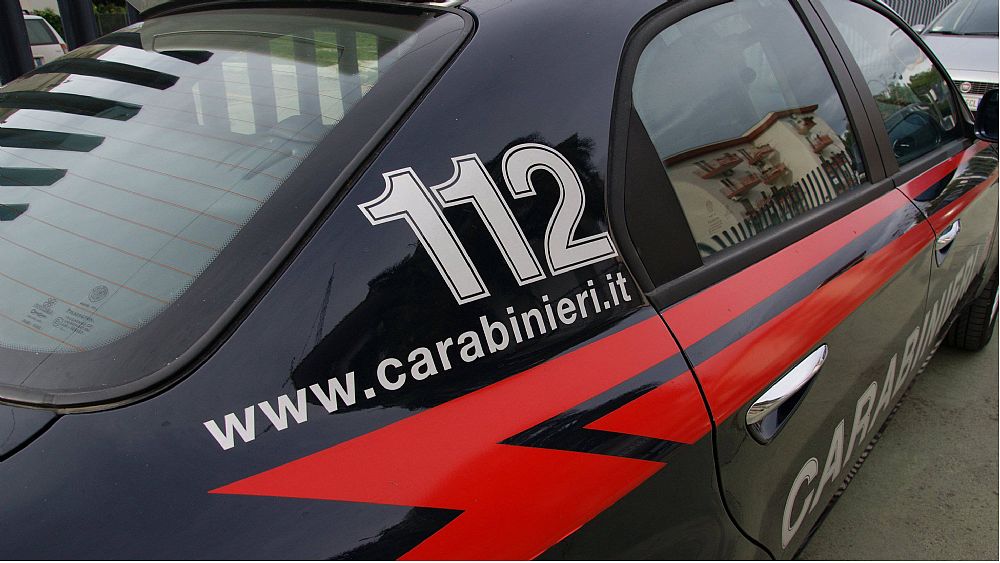 Ladro tentò di investire i carabinieri durante la fuga: arrestato
