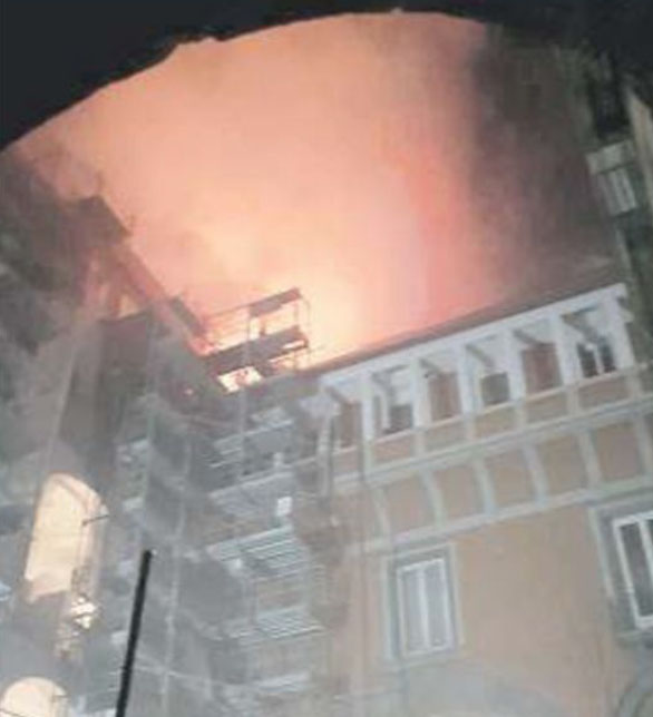 Napoli, misterioso incendio distrugge attico di Palazzo Maddaloni