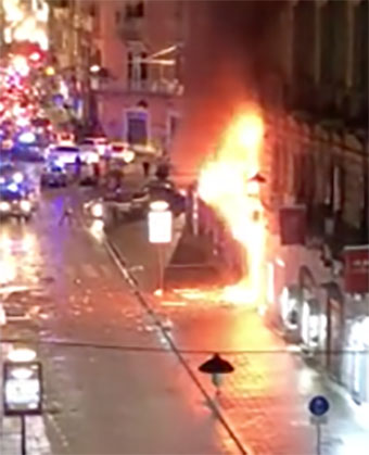 Napoli, bomba dei signori del racket distrugge bar dismesso in via Toledo: due intossicati