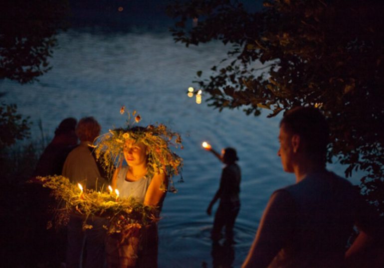 #LibereEmozioni al Nabilah. La notte delle candele nella villa delle fate