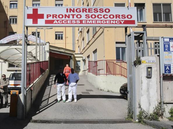 Napoli, ubriaco picchia due guardie giurate al Loreto Mare