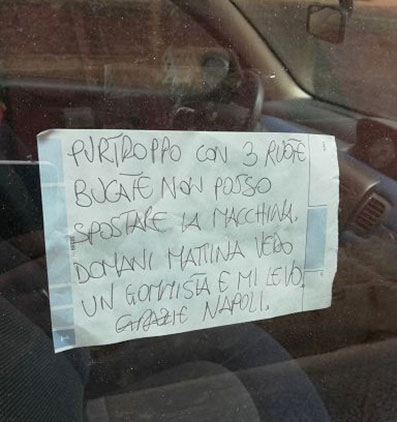 Turisti parcheggiano auto ai quartieri Spagnoli e la ritrovano con tre ruote bucate: ‘Grazie, Napoli’, scrive