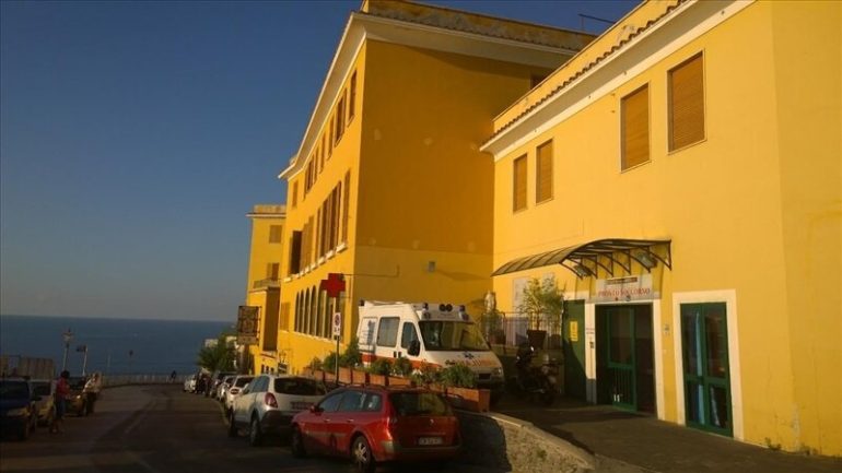 Batte la testa e muore mentre è al lavoro medico dell’ospedale Costa d’Amalfi