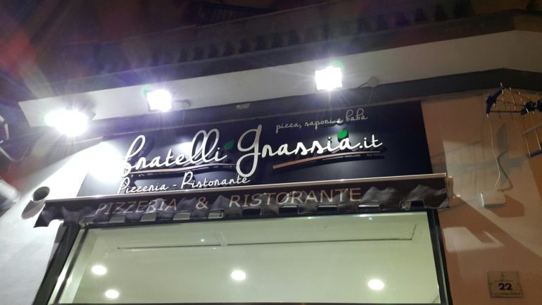 Camorra: spari contro la pizzeria dei nipoti del ras Sergiolino Grassia