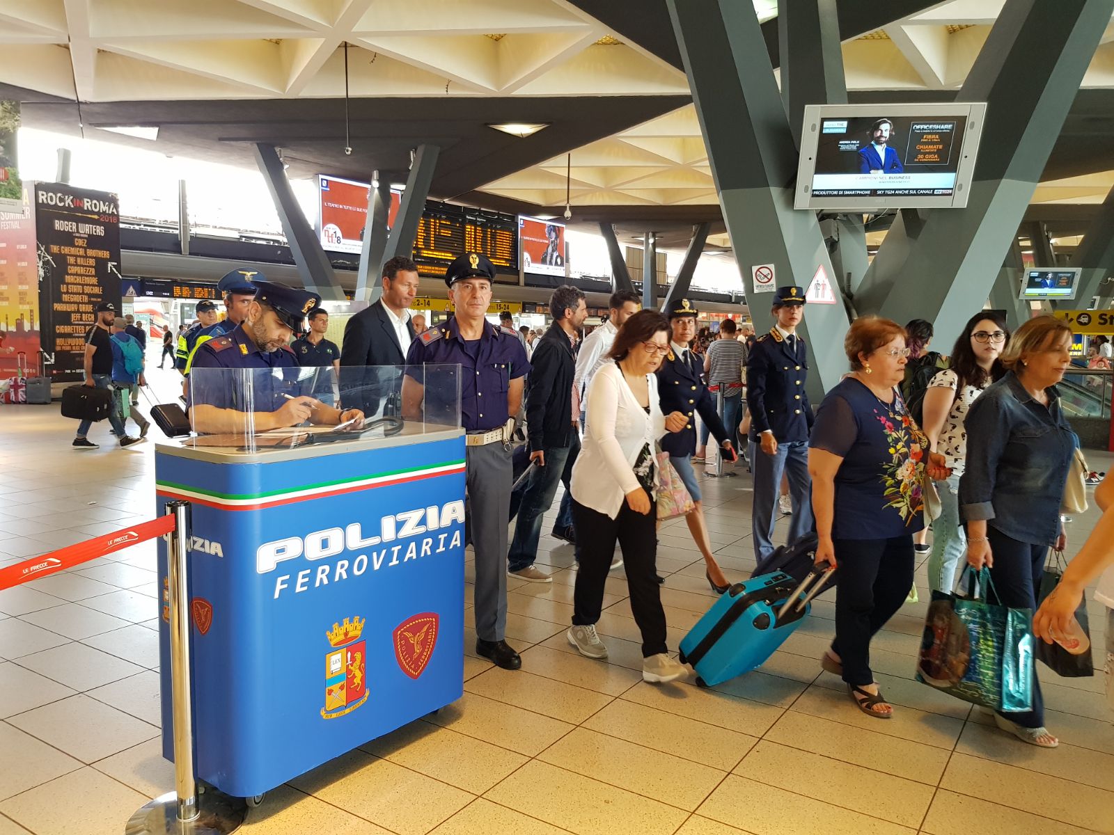 Napoli, controlli alla Stazione Centrale: arresti e denunce