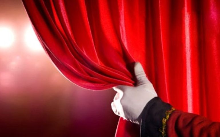 Il Teatro Nuovo di Napoli presenta la stagione teatrale 2018/2019, fra programmazione teatrale, focus sulla danza contemporanea, stand up comedy e appuntamenti musicali