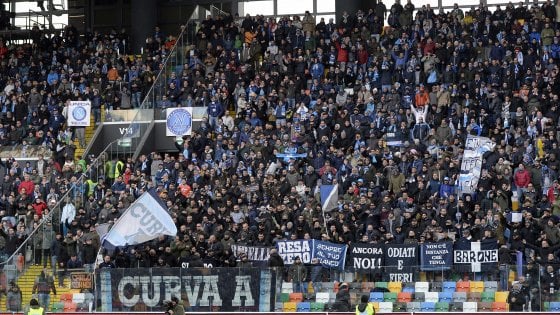 Napoli: aumenta rabbia dei tifosi, curve a 35 euro
