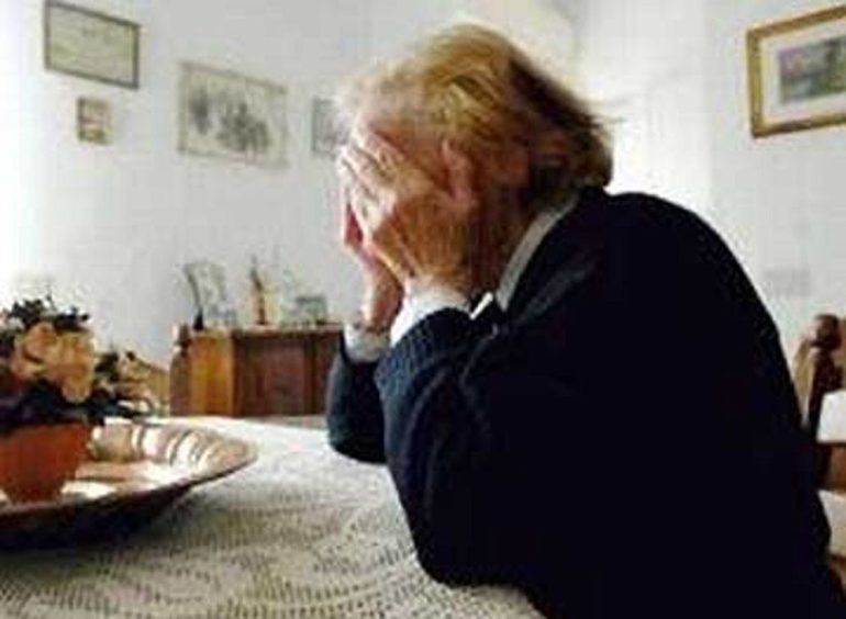 Pianura: minaccia e aggredisce la madre