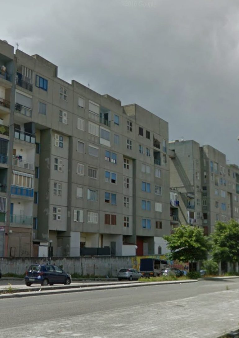 Napoli, agenti eroi salvano un giovane dal suicidio a San Giovanni a Teduccio