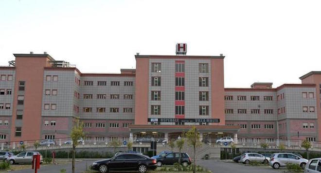 L’ambulanza non arriva: picchiano medico e autista all’ospedale di Sarno