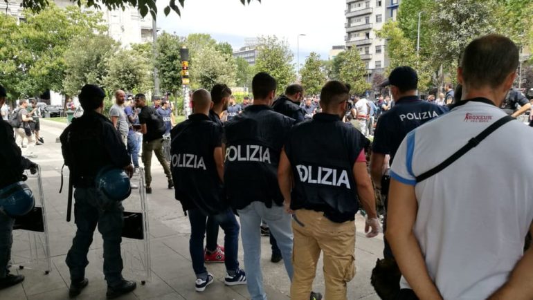Napoli, vendeva abbigliamento falso nei mercatini il tunisino vicino all’Isis espulso ieri