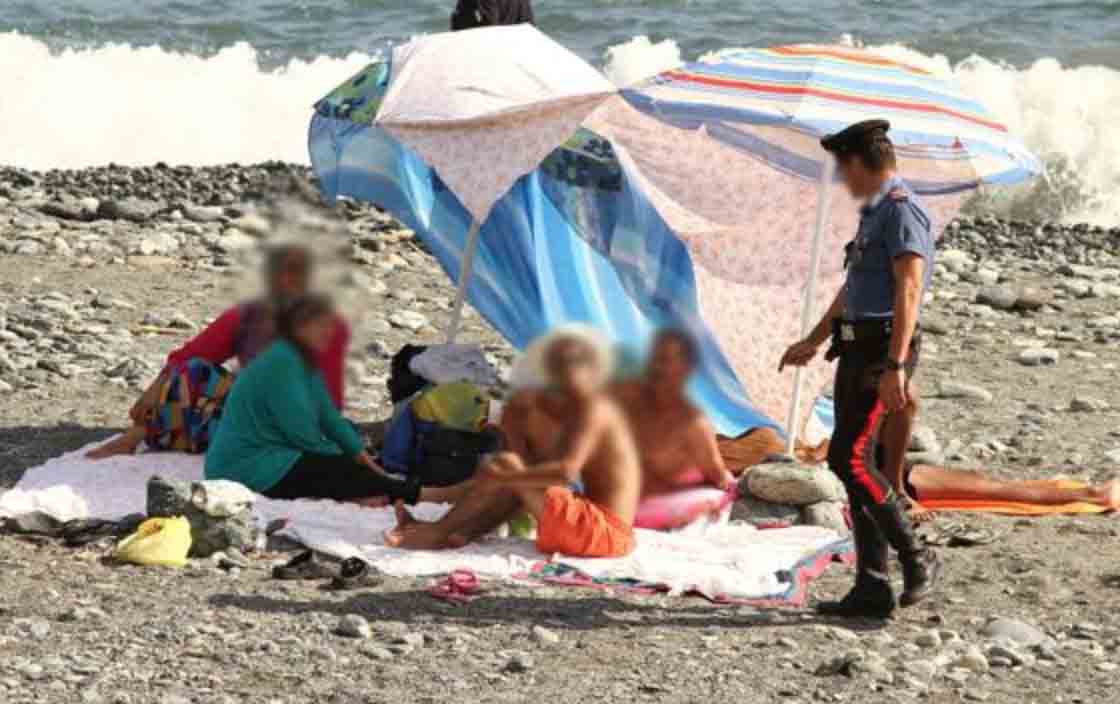 Si perde e fa 2 km lungo la spiaggia, bimbo 4 anni ritrovato dai carabinieri