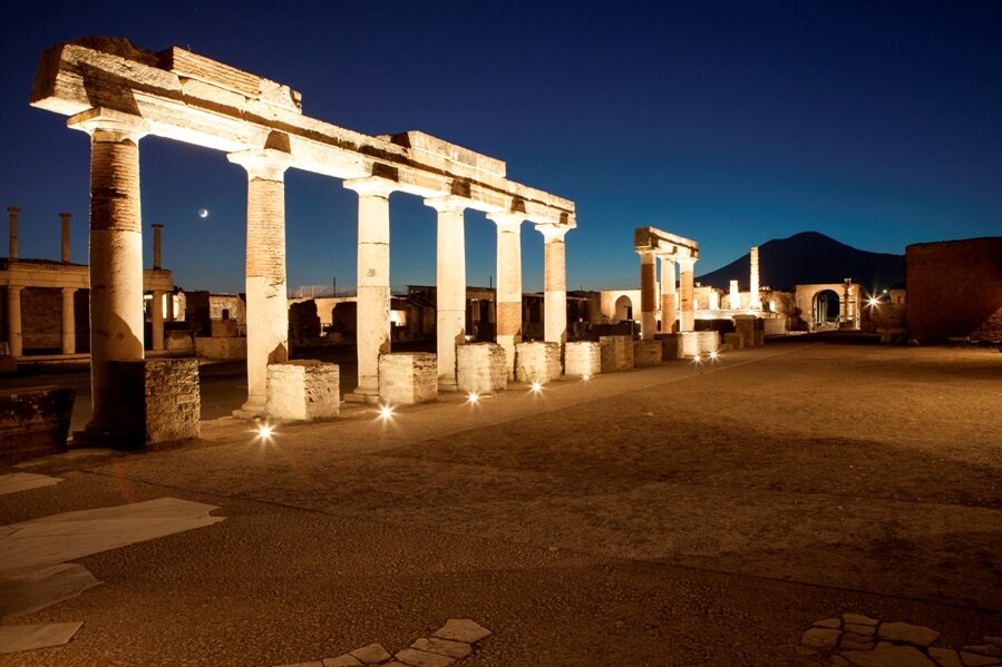 Tornano i percorsi illuminati per le passeggiate notturne nei siti archeologici vesuviani