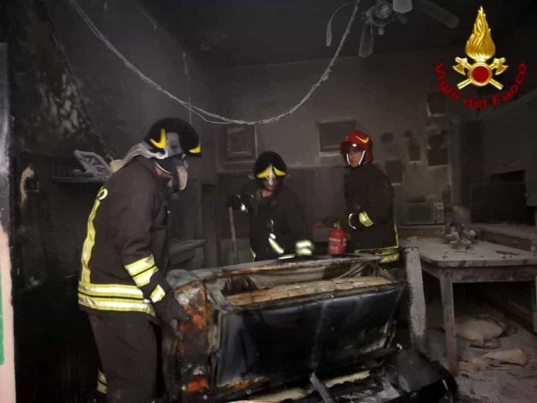 Incendio a Marina di Camerota: ora le vittime sono due