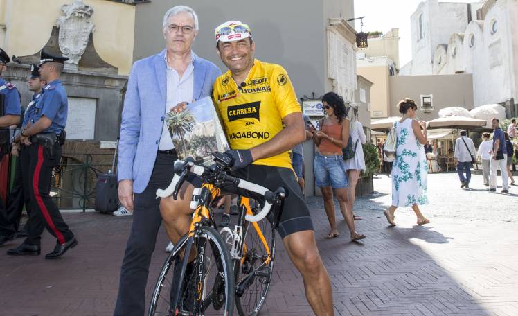 ‘El Diablo’ Chiappucci: il primo ciclista ad affrontare la salita da Marina Piccola alla Piazzetta di Capri
