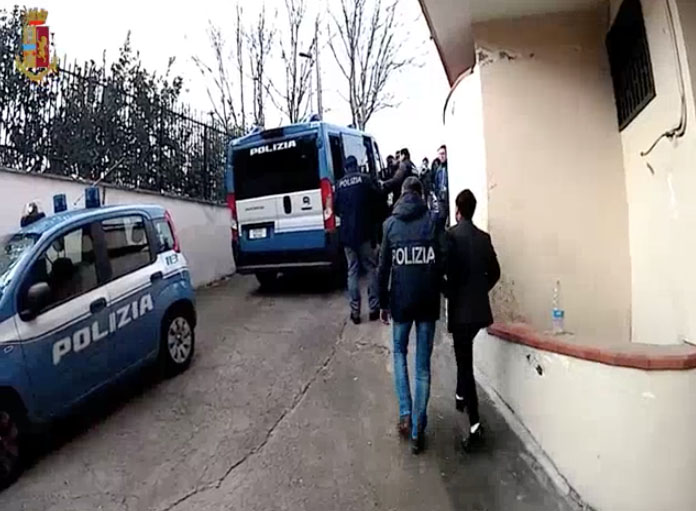 Cinesi e rumeni titolari di aziende tessili sversavano illegalmente i rifiuti: 11 indagati. IL VIDEO
